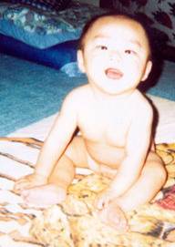 写真�A:佐藤頼ちゃん、生後８カ月で死去。2002年9月